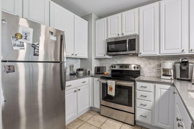 680 N 2nd Street 401, Minneapolis, MN 55401