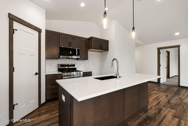 2302 Maverick Ct, Sandpoint, ID 83864