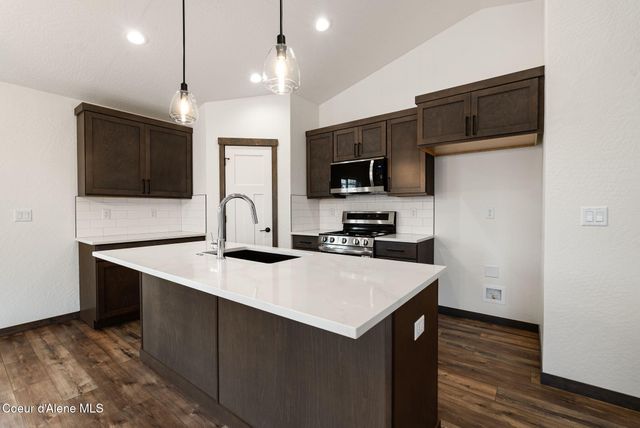 2302 Maverick Ct, Sandpoint, ID 83864