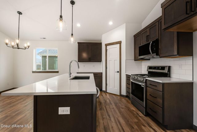 2302 Maverick Ct, Sandpoint, ID 83864