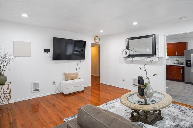 7660 S 126th Street, Seattle, WA 98178