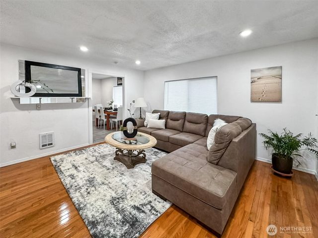 7660 S 126th Street, Seattle, WA 98178