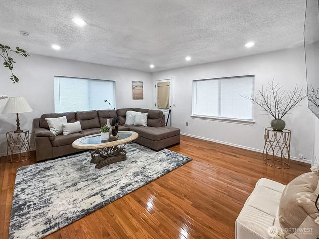 7660 S 126th Street, Seattle, WA 98178