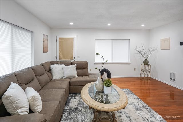 7660 S 126th Street, Seattle, WA 98178