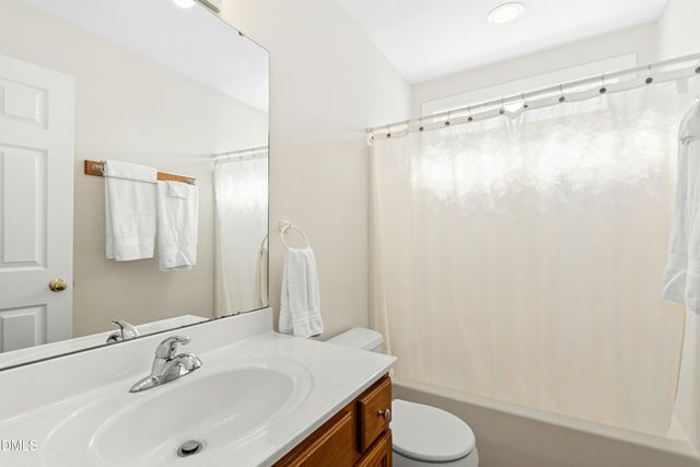 160 Glenmore Circle, Youngsville, NC 27596