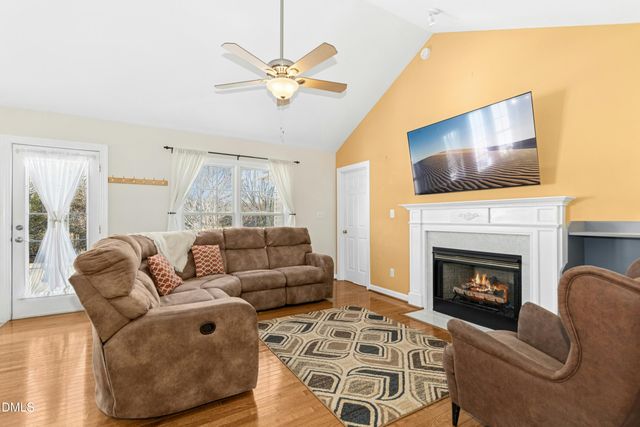 160 Glenmore Circle, Youngsville, NC 27596