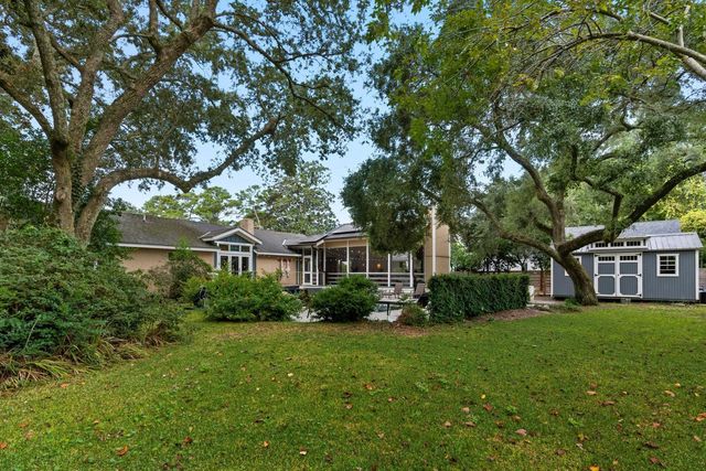 1031 Lakeview Drive, Mount Pleasant, SC 29464