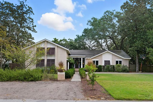 1031 Lakeview Drive, Mount Pleasant, SC 29464