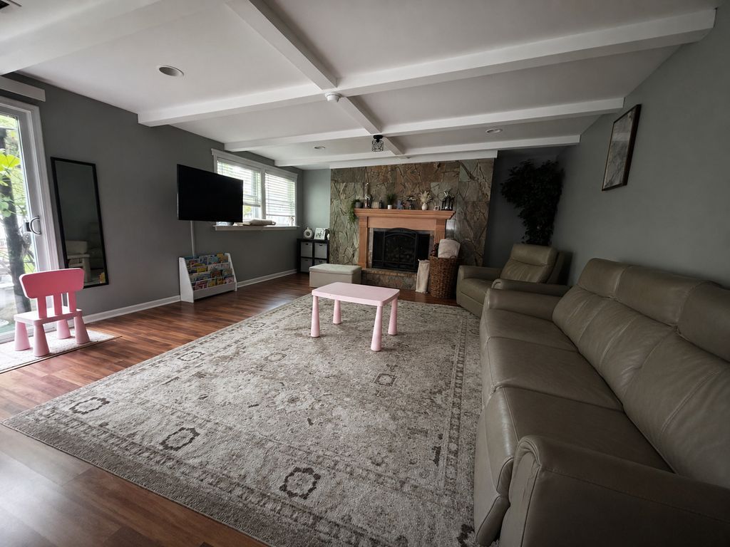 324 N EMERALD Avenue, Mundelein, IL 60060 — photo 3
