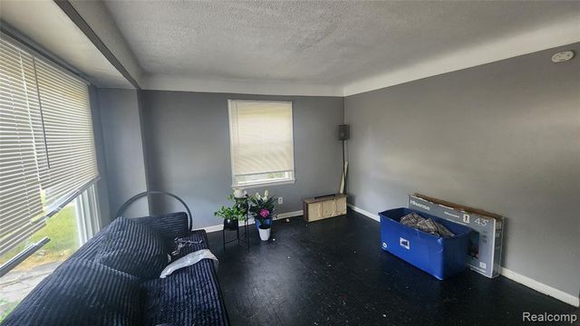 18480 Evergreen Road, Detroit, MI 48219