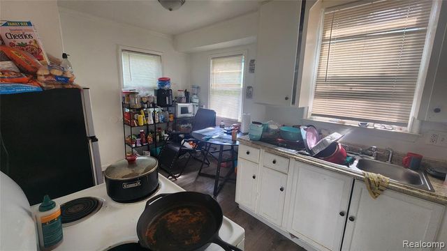 18480 Evergreen Road, Detroit, MI 48219