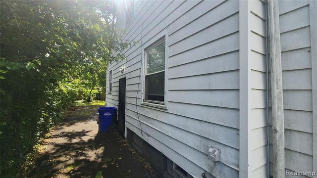 18480 Evergreen Road, Detroit, MI 48219