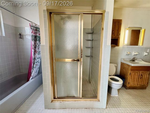 1367 W Saratoga Street, Ferndale, MI 48220
