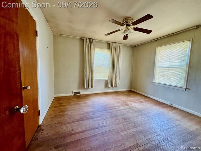 1367 W Saratoga Street, Ferndale, MI 48220