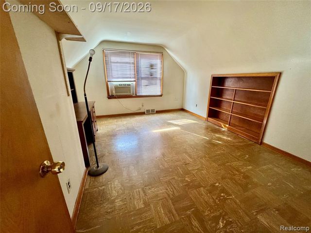 1367 W Saratoga Street, Ferndale, MI 48220