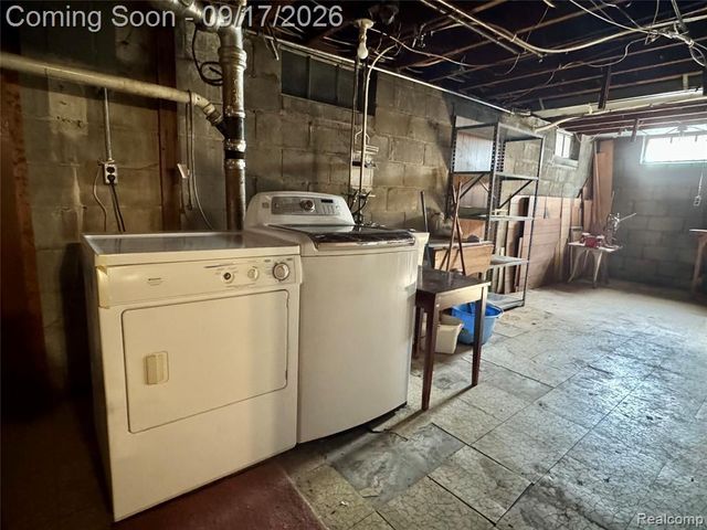 1367 W Saratoga Street, Ferndale, MI 48220