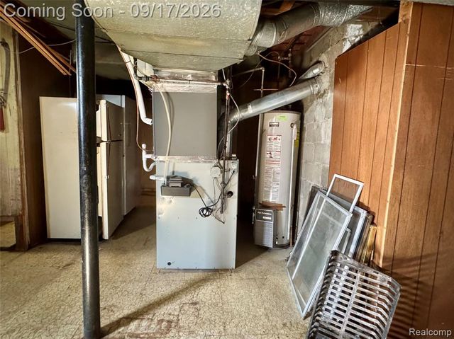1367 W Saratoga Street, Ferndale, MI 48220
