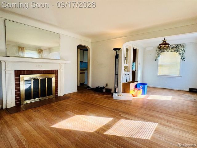 1367 W Saratoga Street, Ferndale, MI 48220