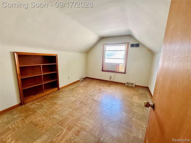 1367 W Saratoga Street, Ferndale, MI 48220