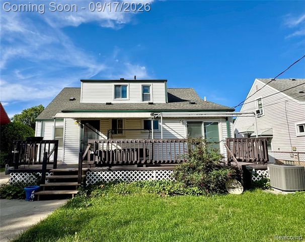 1367 W Saratoga Street, Ferndale, MI 48220