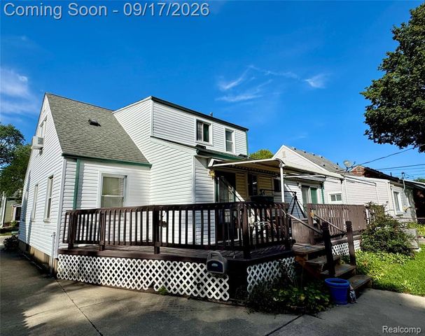 1367 W Saratoga Street, Ferndale, MI 48220