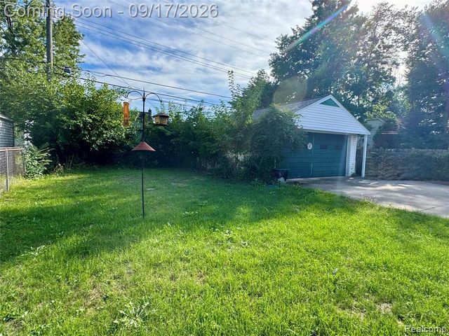 1367 W Saratoga Street, Ferndale, MI 48220