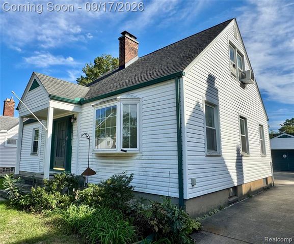 1367 W Saratoga Street, Ferndale, MI 48220