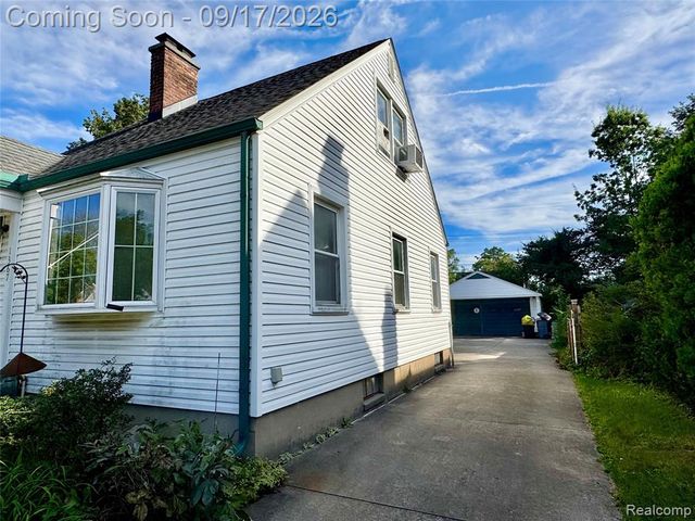 1367 W Saratoga Street, Ferndale, MI 48220