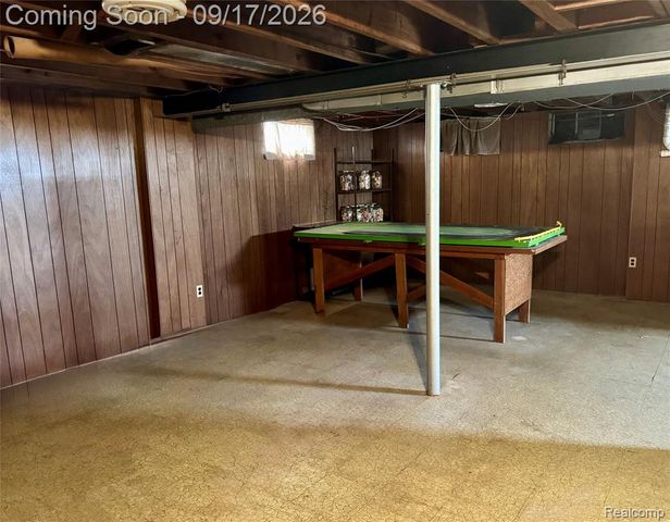 1367 W Saratoga Street, Ferndale, MI 48220