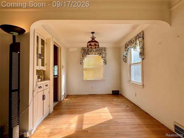 1367 W Saratoga Street, Ferndale, MI 48220