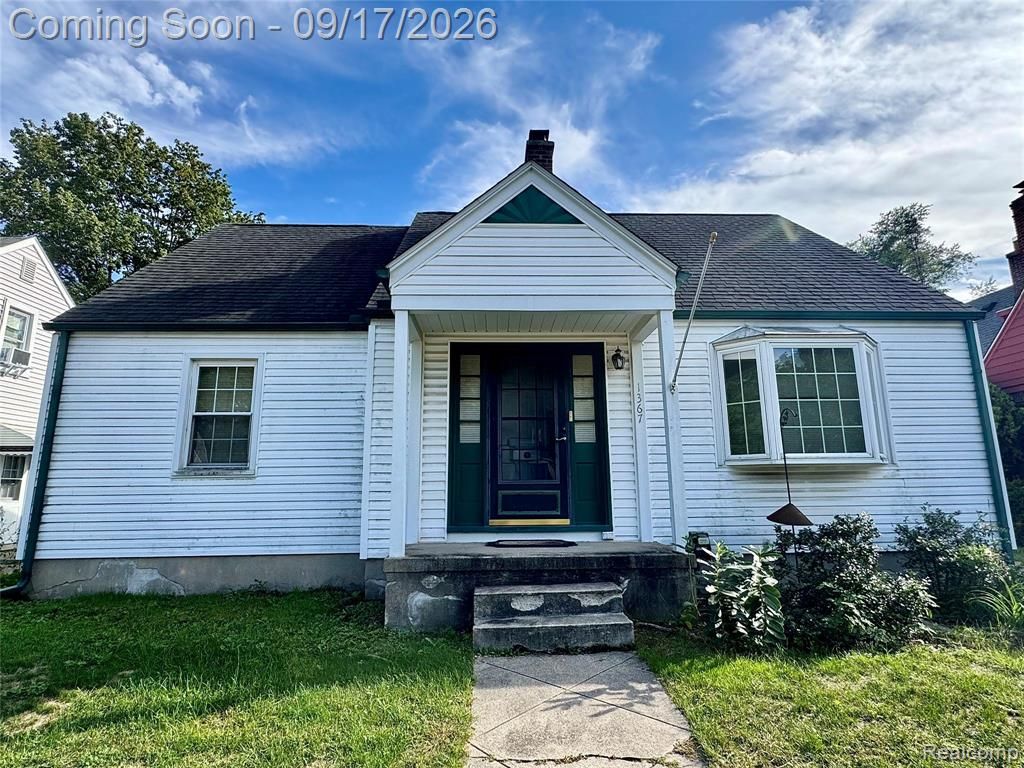 1367 W Saratoga Street, Ferndale, MI 48220