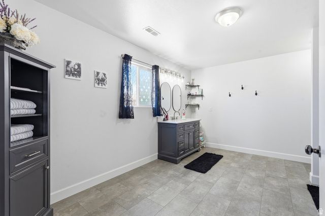 3538 W 2400 S, Syracuse, UT 84075