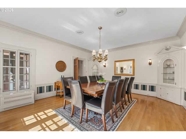 3574 E BURNSIDE St, Portland, OR 97214