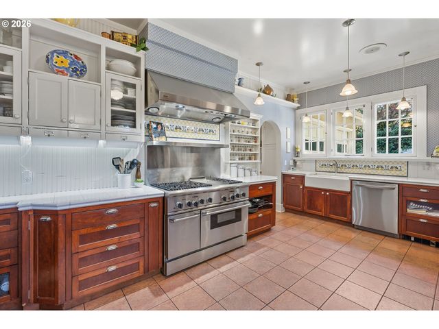 3574 E BURNSIDE St, Portland, OR 97214