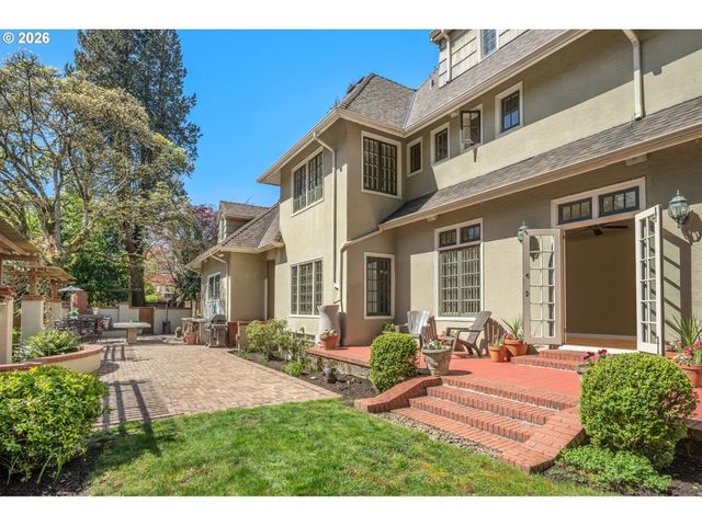 3574 E BURNSIDE St, Portland, OR 97214