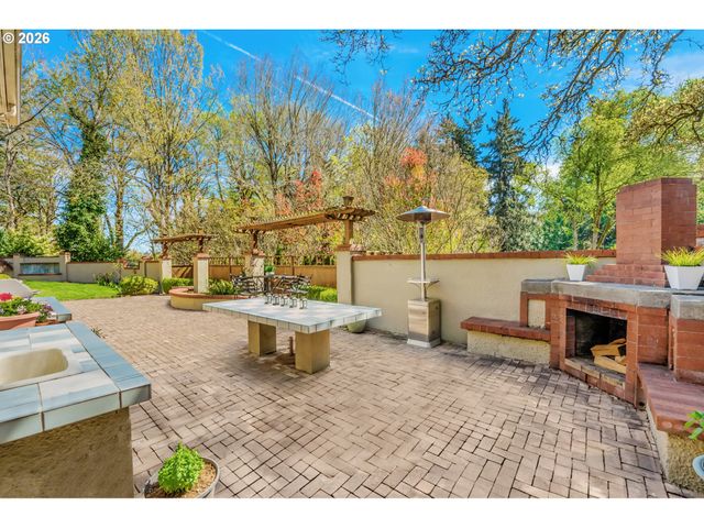 3574 E BURNSIDE St, Portland, OR 97214