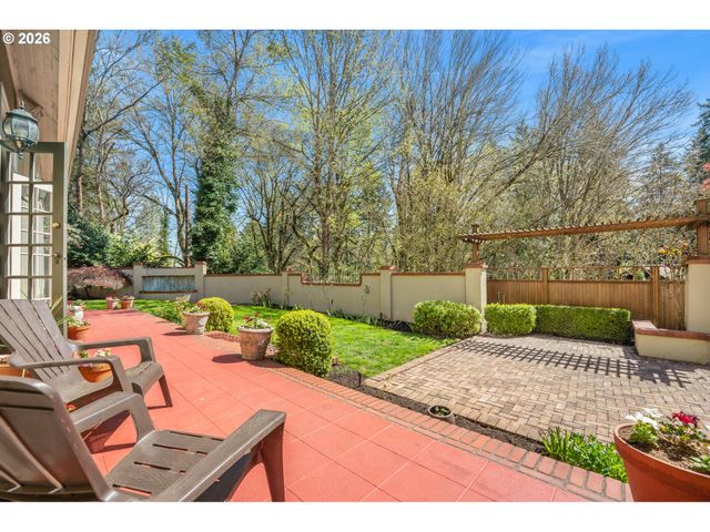 3574 E BURNSIDE St, Portland, OR 97214