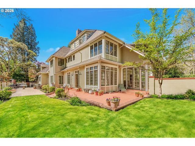 3574 E BURNSIDE St, Portland, OR 97214