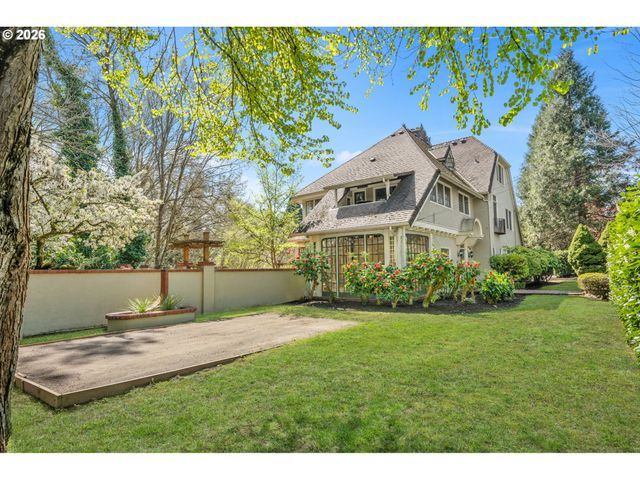 3574 E BURNSIDE St, Portland, OR 97214