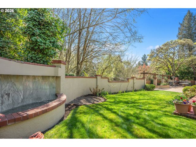 3574 E BURNSIDE St, Portland, OR 97214