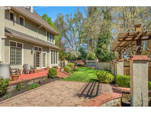 3574 E BURNSIDE St, Portland, OR 97214