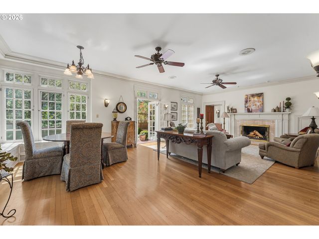 3574 E BURNSIDE St, Portland, OR 97214