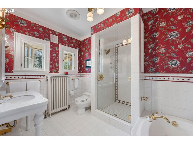 3574 E BURNSIDE St, Portland, OR 97214