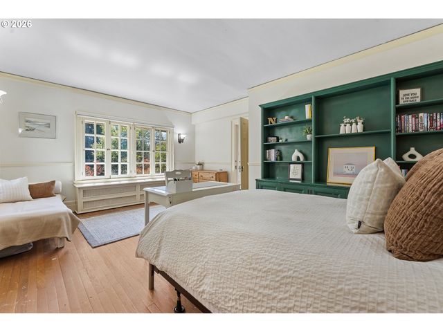 3574 E BURNSIDE St, Portland, OR 97214