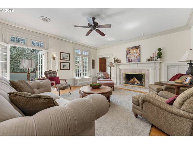 3574 E BURNSIDE St, Portland, OR 97214