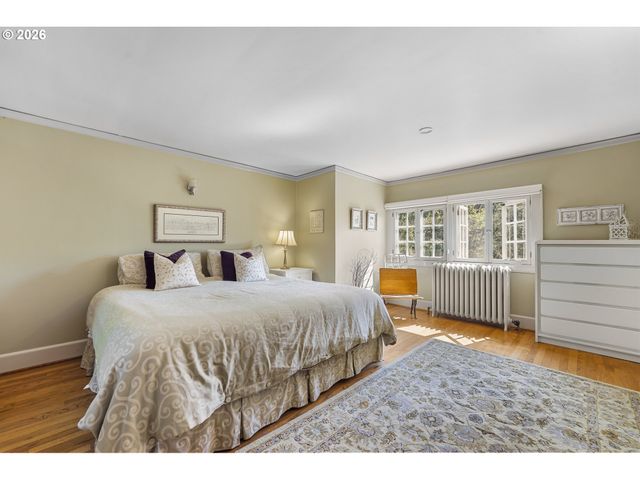 3574 E BURNSIDE St, Portland, OR 97214