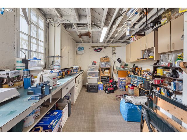 3574 E BURNSIDE St, Portland, OR 97214