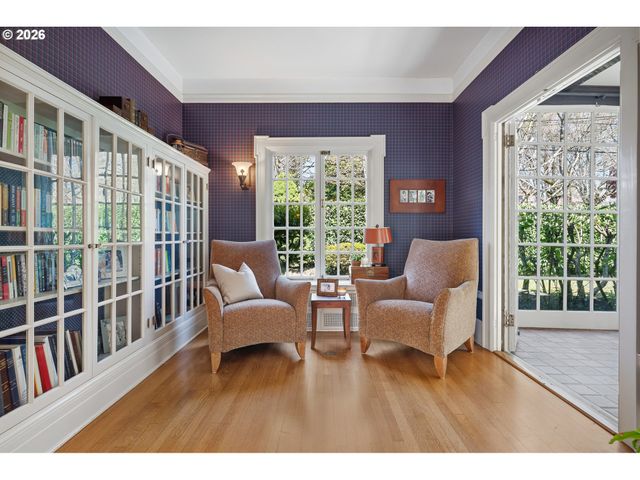 3574 E BURNSIDE St, Portland, OR 97214