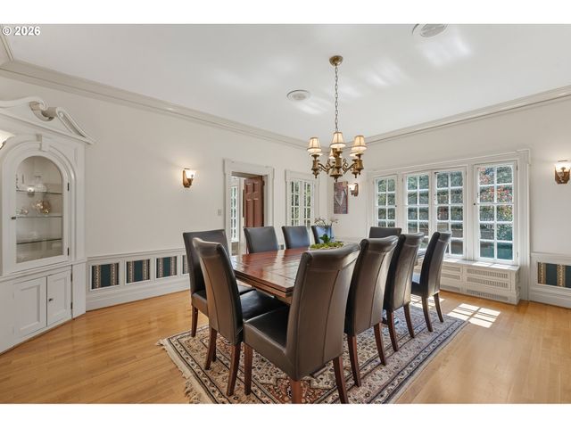 3574 E BURNSIDE St, Portland, OR 97214