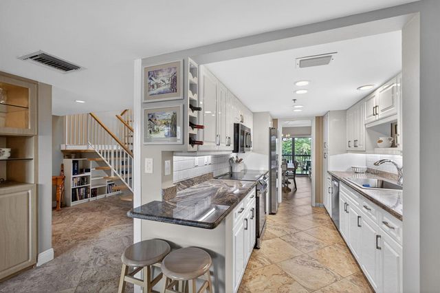 364 Golfview Road 506, North Palm Beach, FL 33408